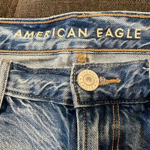 American Eagle 90’s boyfriend jeans